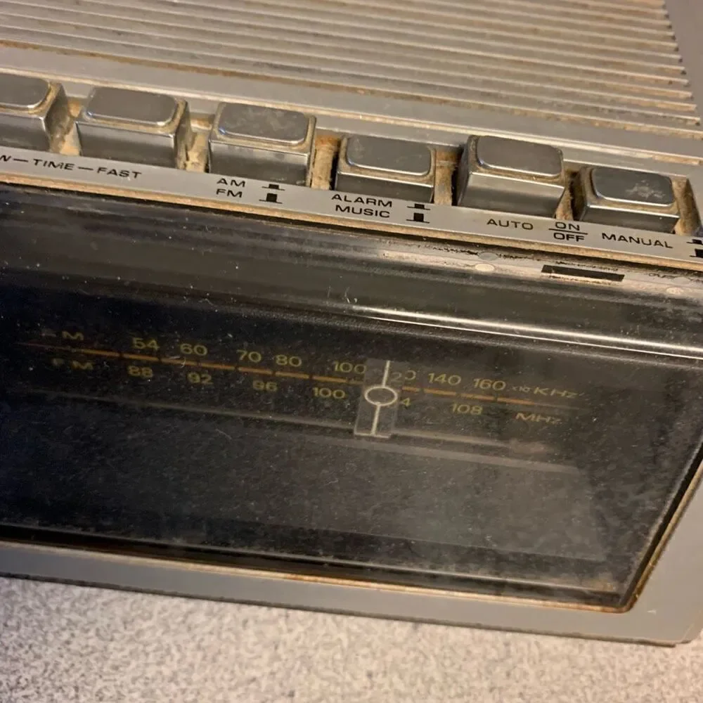 Kmart Model No. 30-41 Clock Radio *Only Clock Works-Read*
